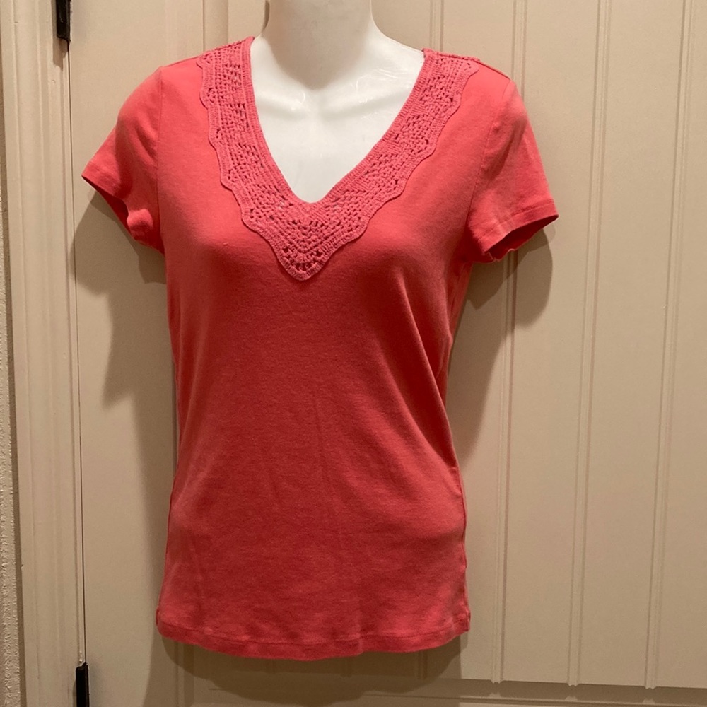 Lauren Ralph Lauren Women’s Size M Tshirt Top Pink V-Neck Crochet Lace Trim